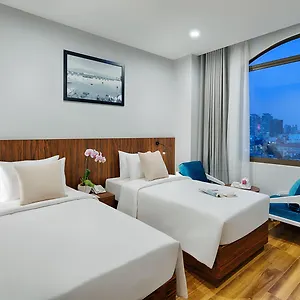 4* Szálloda Happy Life Grand & Rooftop Skybar